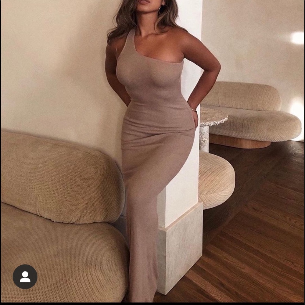 437 The Naomi Dress / Tan